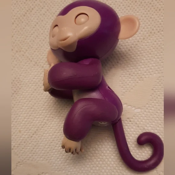 Interactive Fingerling Toy Set - Picture 5 of 6